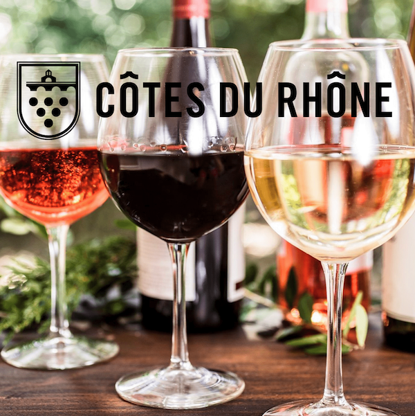 Verres de vin avec logo des Côtes du Rhône